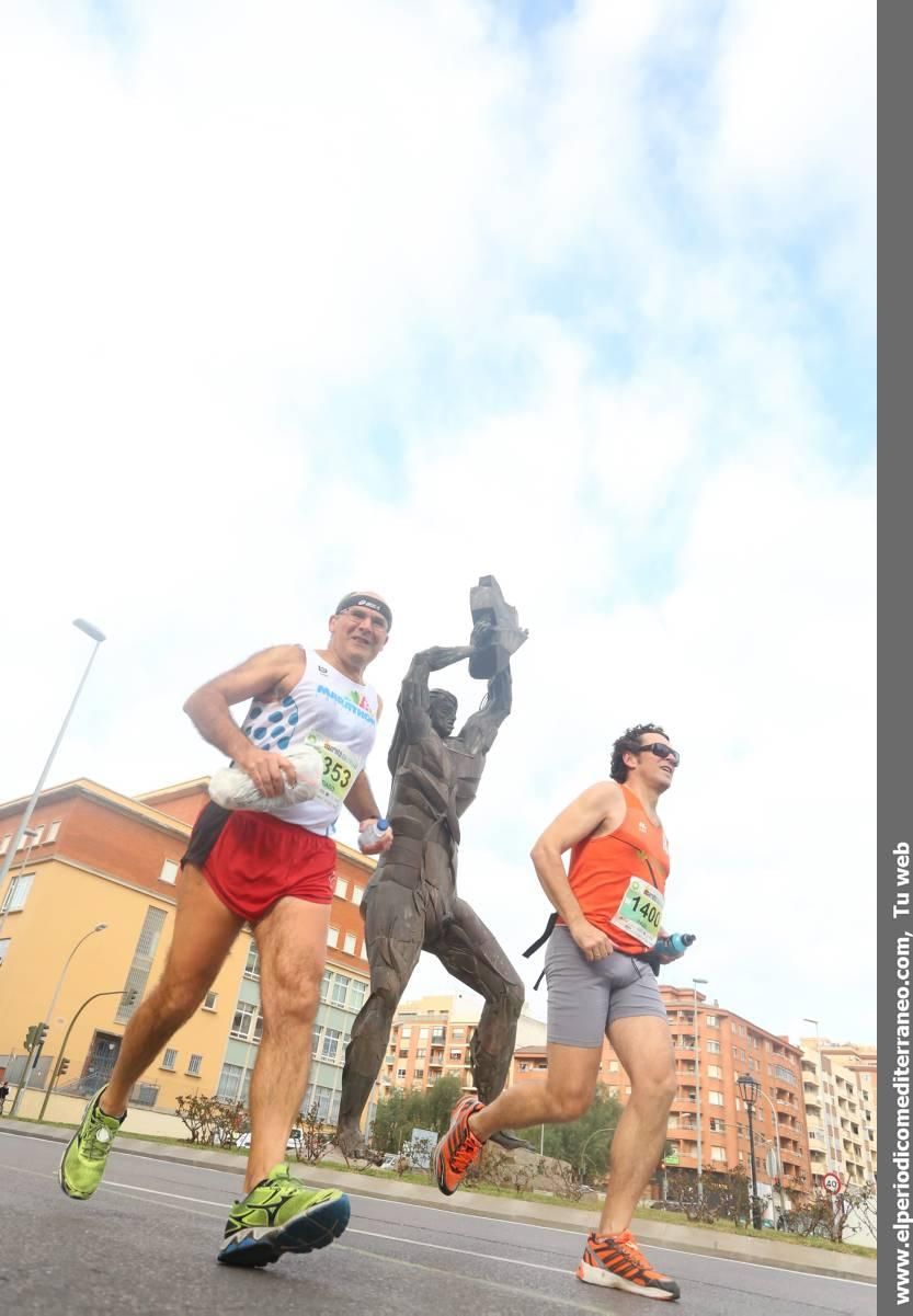 Atletas en el IX Marató BP de Castellón