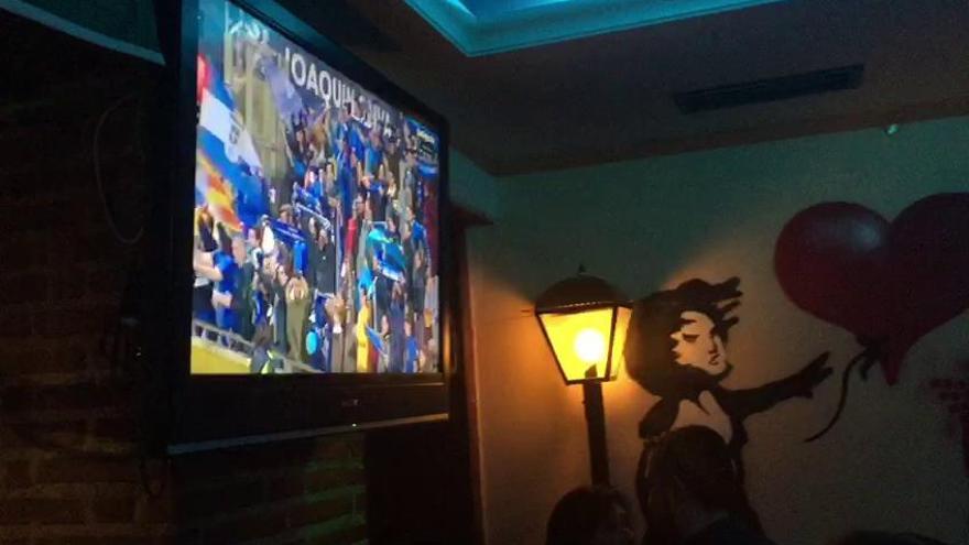 Oviedismo en Madrid: Así vivió LA Peña Azul Madrid el final del partido