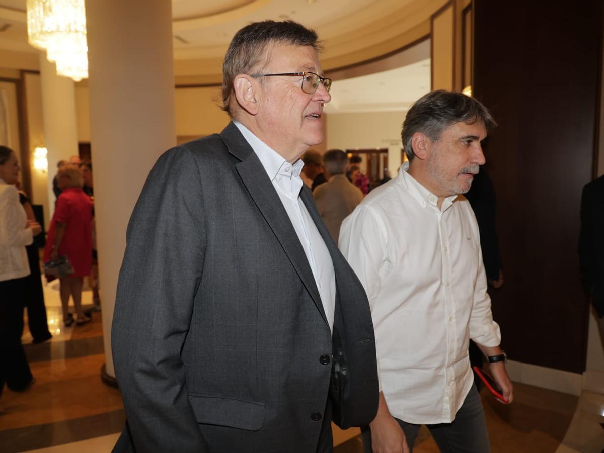 El desayuno informativo de Salvador Illa, en imágenes