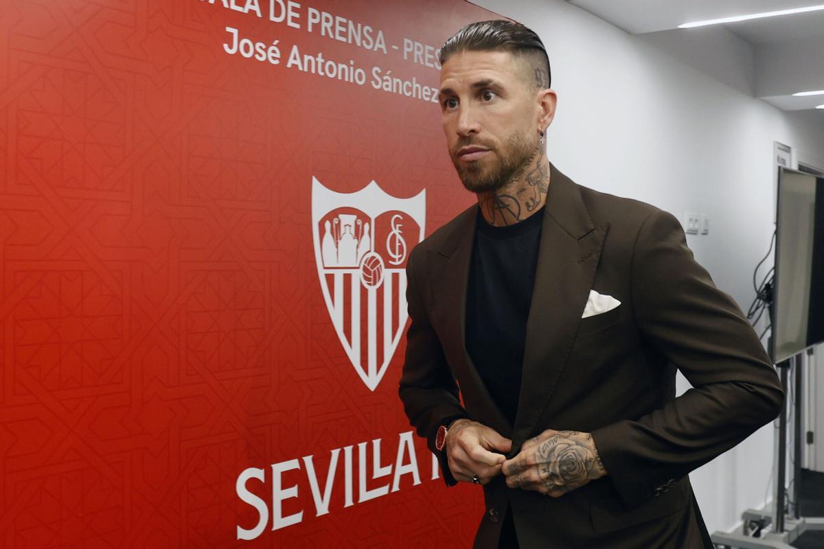 El futbolista Sergio Ramos en el Estadio Sánchez Pizjuán de la capital hispalense en foto de archivo