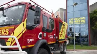Los bomberos sofocan dos incendios de vegetación simultáneos en Alcossebre y Nules