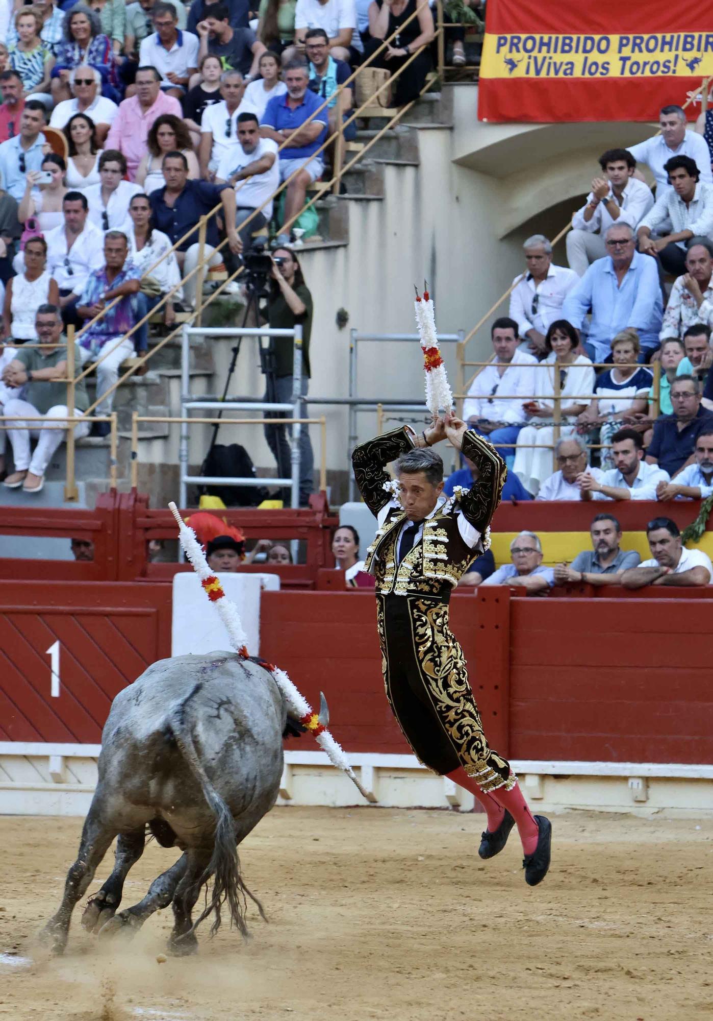 Rafaelillo, Manuel Escribano y Pablo Aguado cierran la Feria Taurina de Hogueras de Alicante