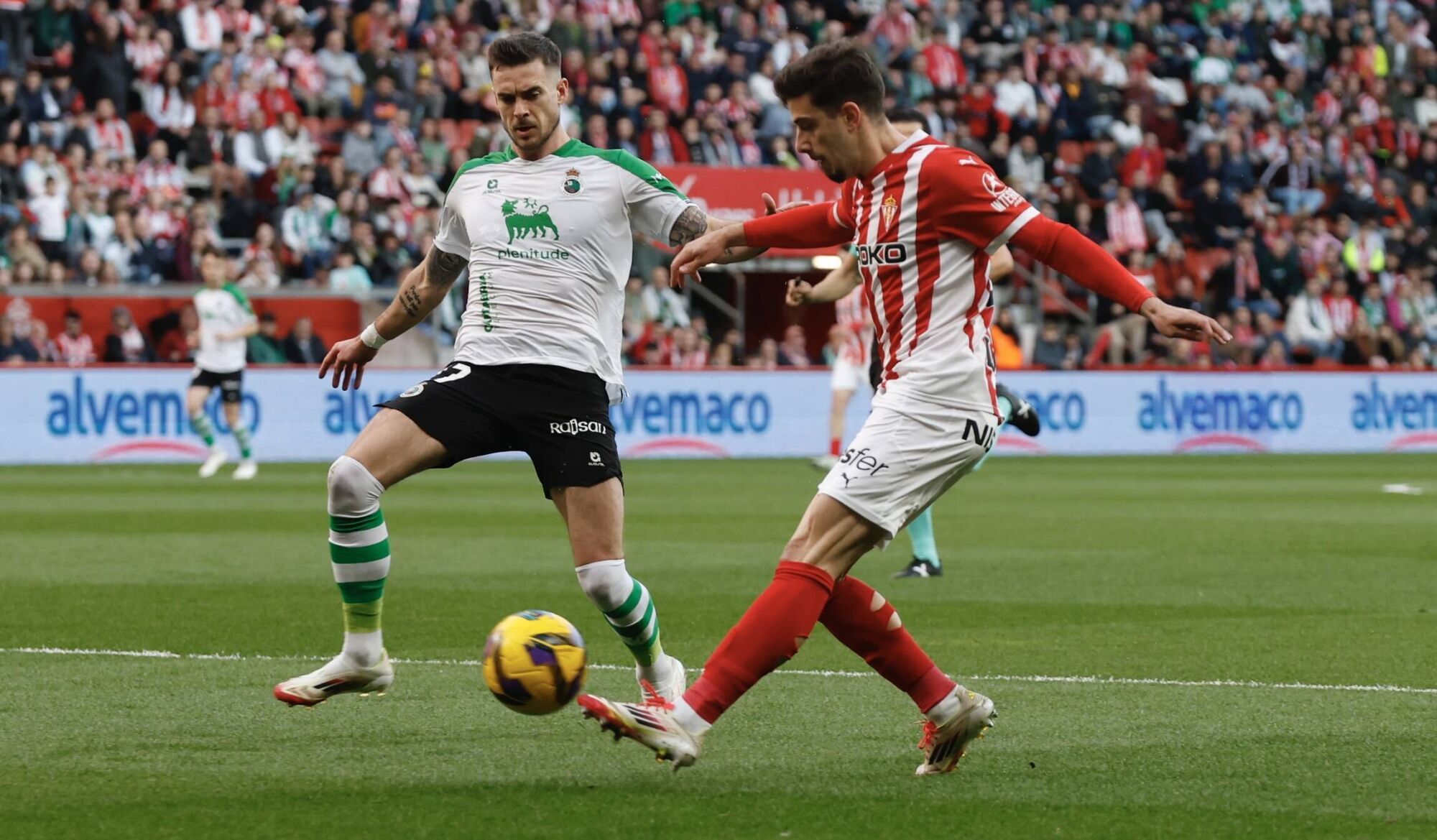 EN IMÁGENES: Ambientazo en el Sporting-Racing de Santander disputado en El Molinón