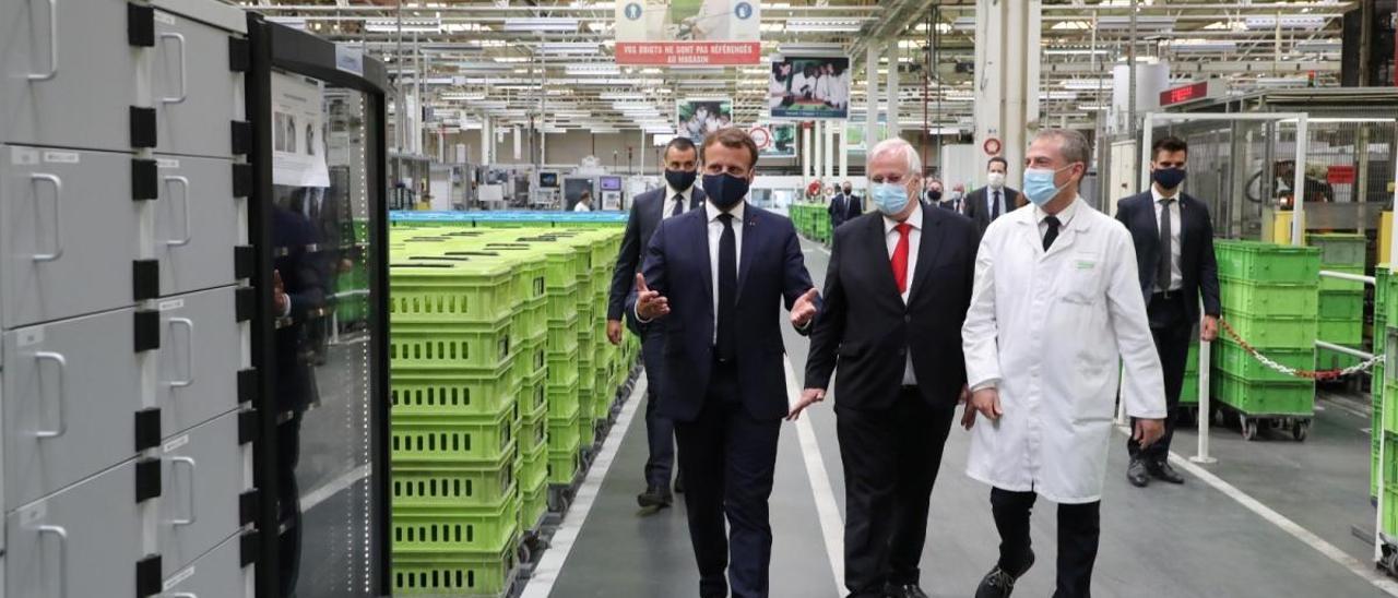 Macron, esta tarde en una planta de Valeo // Efe