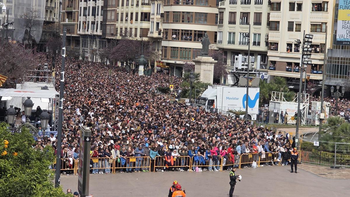 Al otro lado, también lleno Al otro lado, también lleno