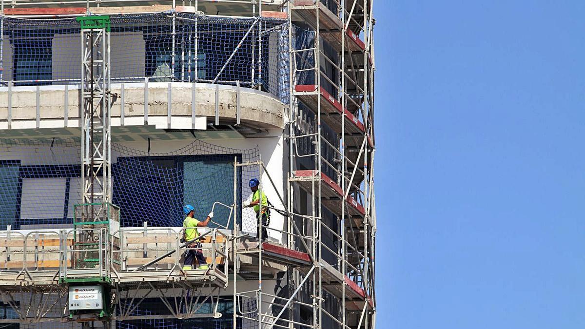 Obras de construcción de viviendas en Málaga.