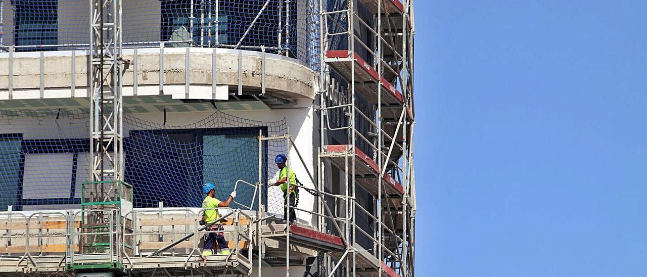 Obras de construcción de viviendas en Málaga.