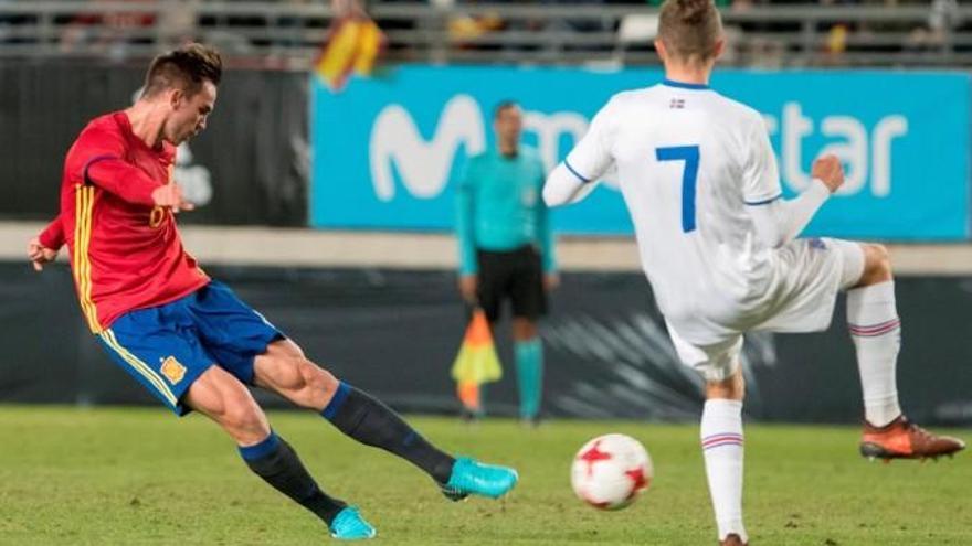 Fabián marcó el único gol del España-Islandia con este zurdazo desde la frontal