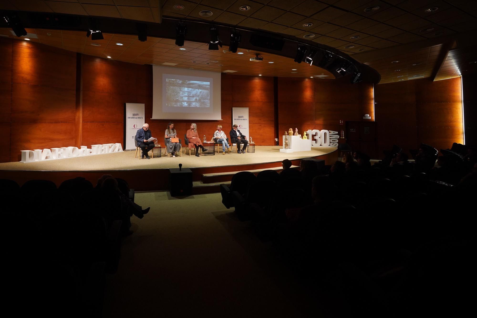 Presentación del libro 'Hombres de barro', en el Club Diario de Ibiza