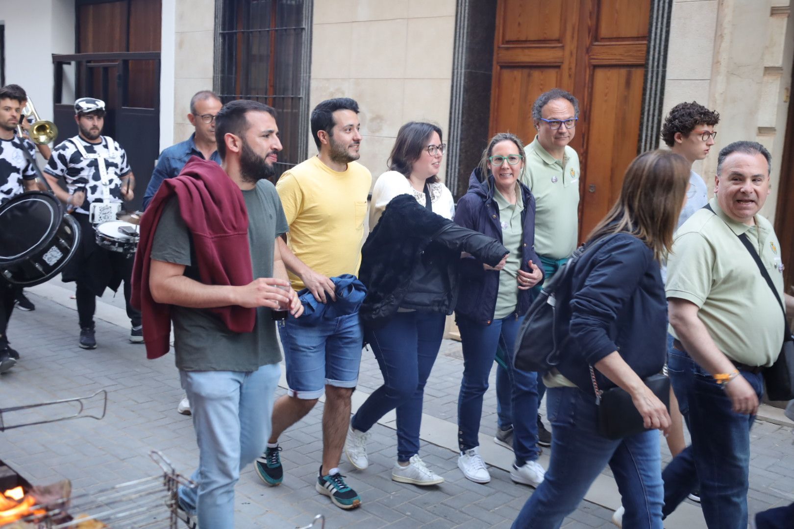 FOTOGALERÍA I Las imágenes de la Nit de la Xulla y del encuentro de elaboración de allioli de las fiestas de Vila-real