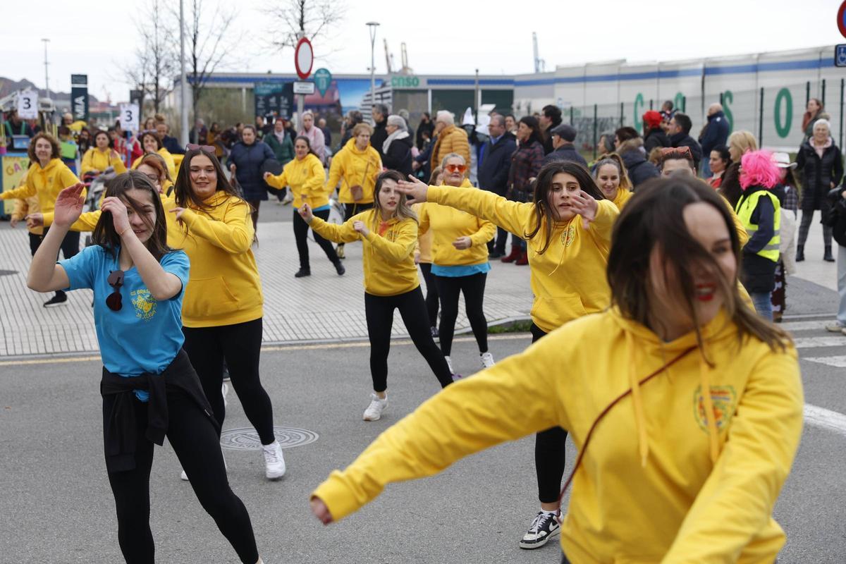El desfile del Antroxu en la zona oeste de Gijón, en imágenes