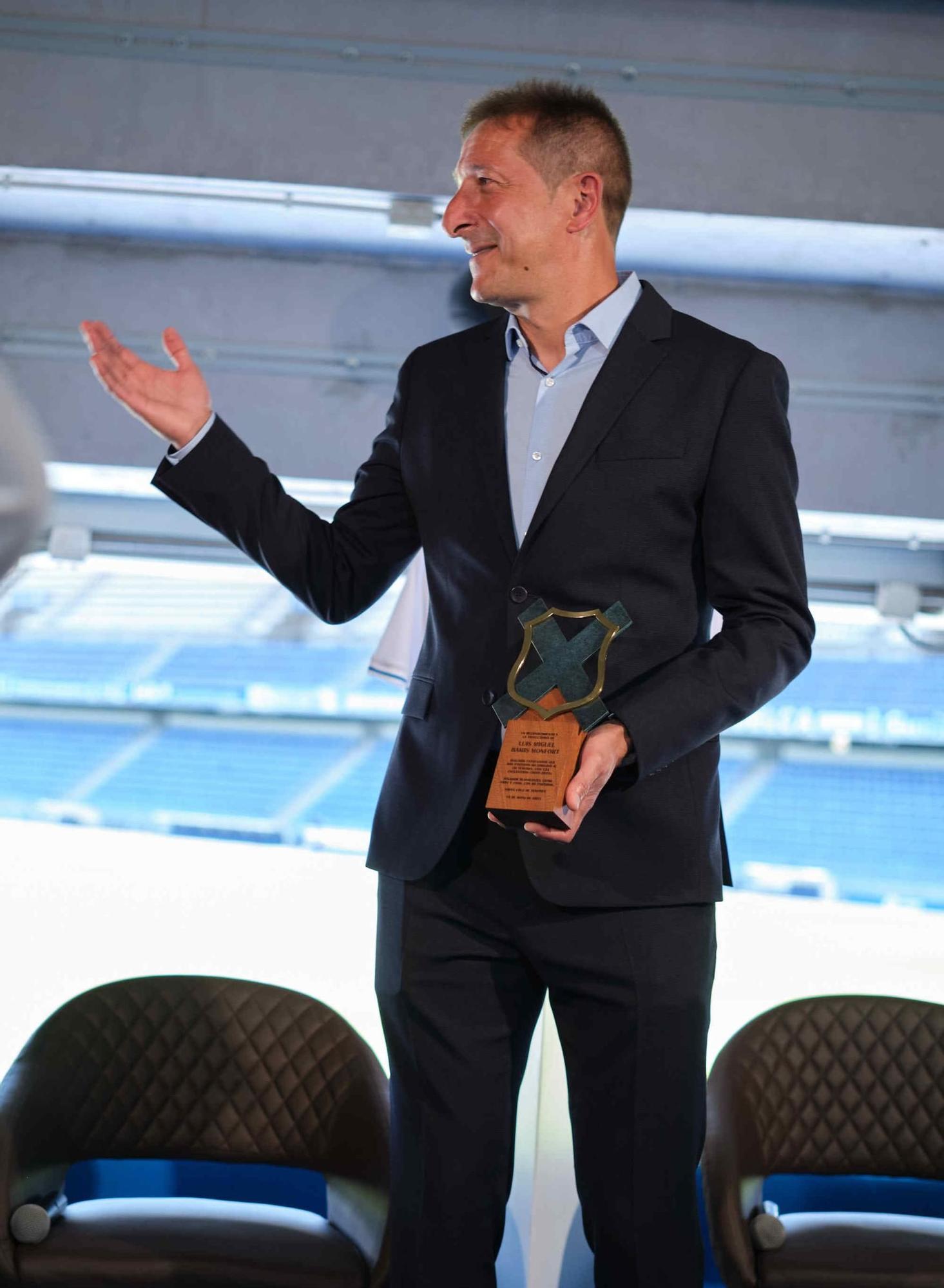 Entrega a Ramis del distintivo Leyenda blanquiazul