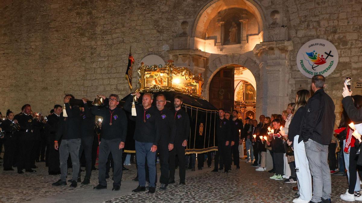 El Santo Cristo Yacente recorre Dalt Vila.