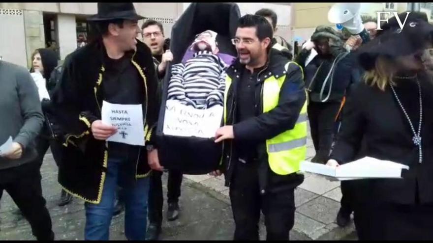 "Entierro de la Justicia" en Vigo