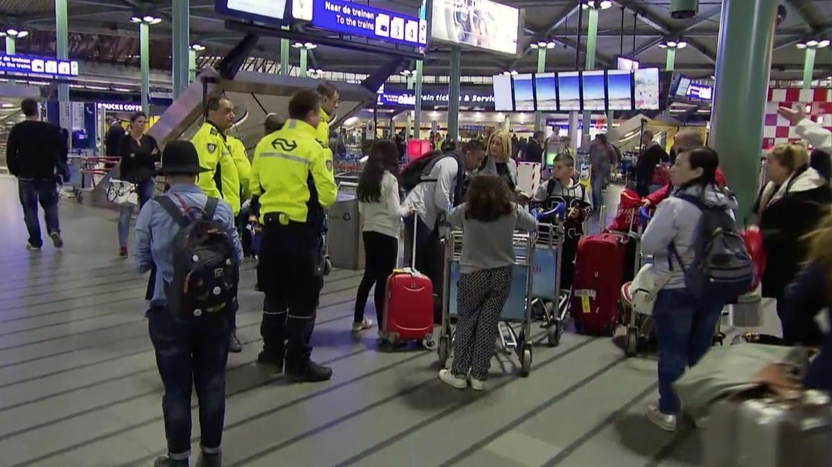 jjubierre33516761 this image made from a video from rtl shows passengers waiti171215172715