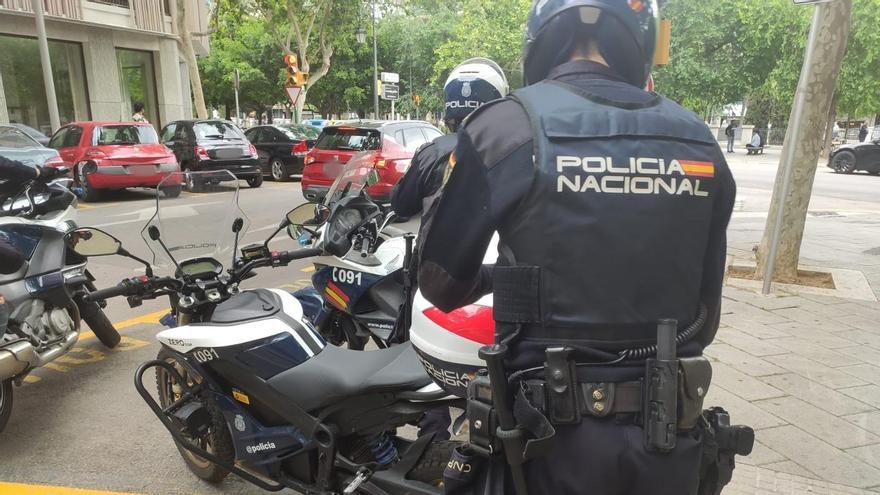 Agentes de la Policía Nacional en Palma.