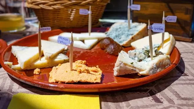 Escapada a la ciudad más bonita de Extremadura para comer queso