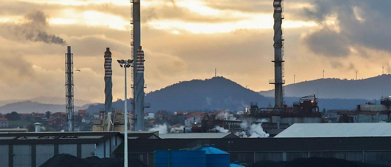 Instalaciones de Asturiana de Zinc (Azsa) en San Juan de Nieva.