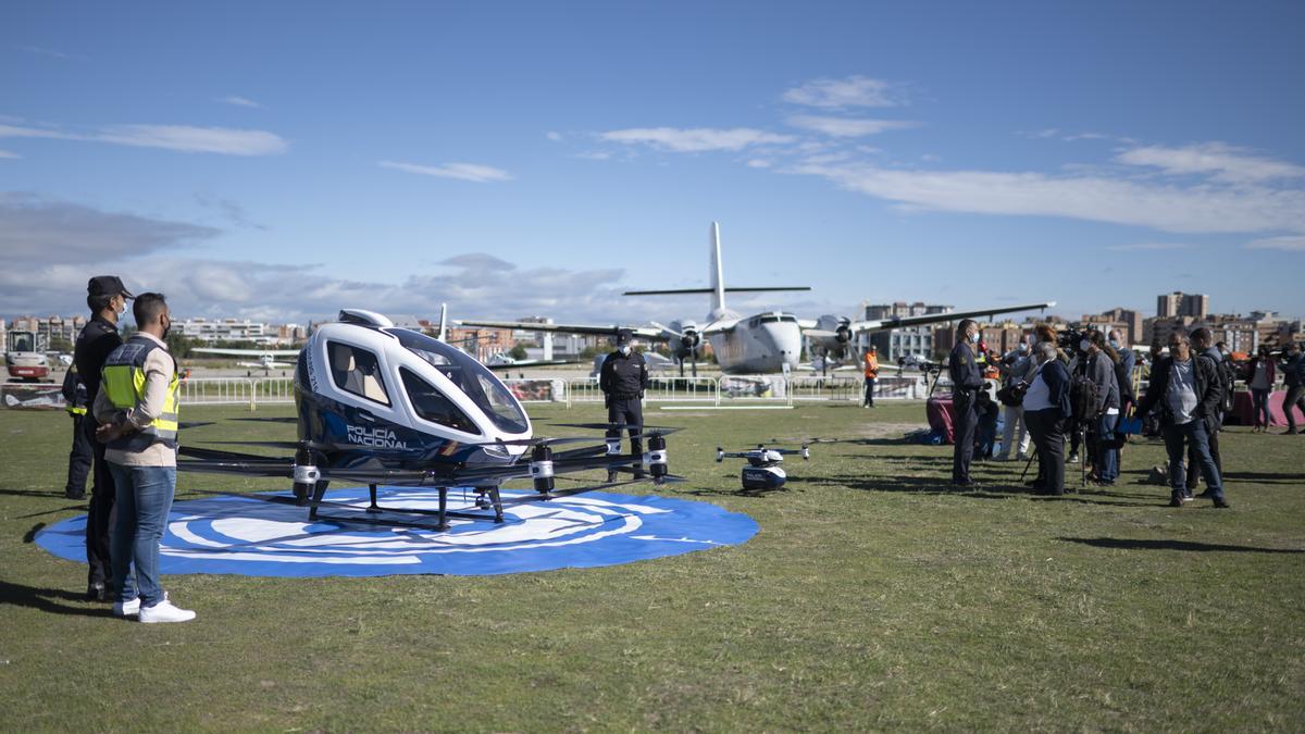 Un dron aerotaxi adquirido por la Policía Nacional para labores de vigilancia y salvamento.