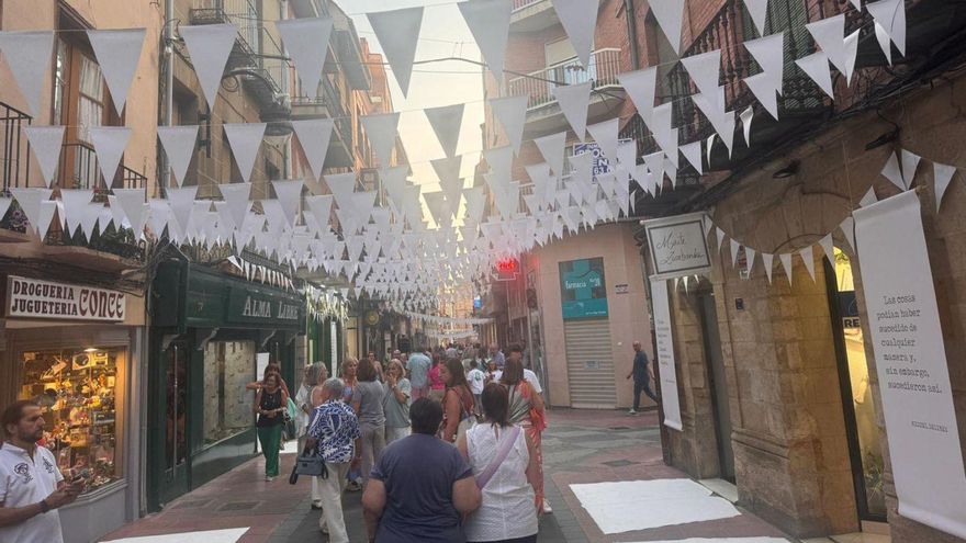 La Noche en Blanco de Benavente llena de gente y animación el centro