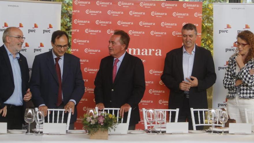 Manuel Alcaraz, Vicent Soler, Juan Riera, Rafa Climent y Sandra Deltell, en un momento del acto.