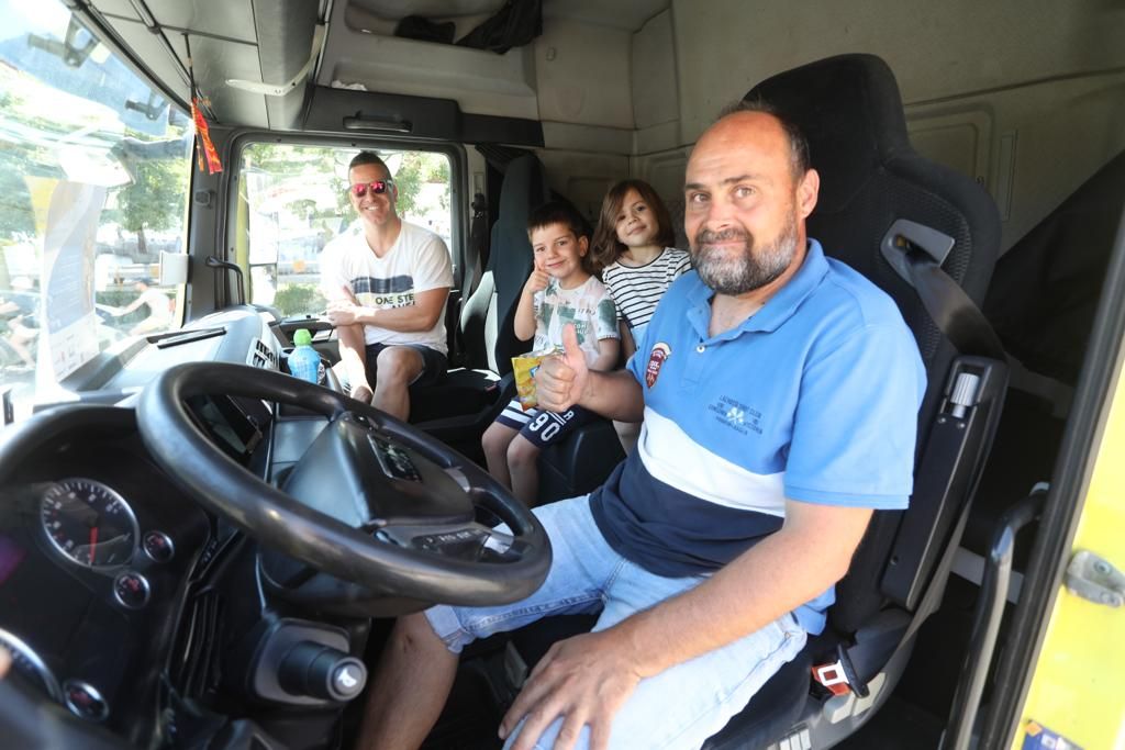 Los camiones salen a las calles de València para honrar a San Cristóbal