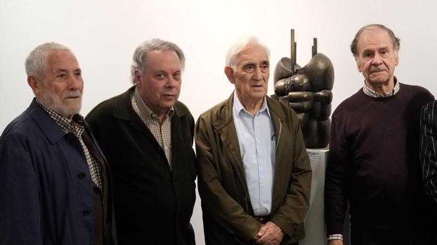 José Luis Alonso Coomonte e Higinio Vázquez a cada lateral de la fotografía.