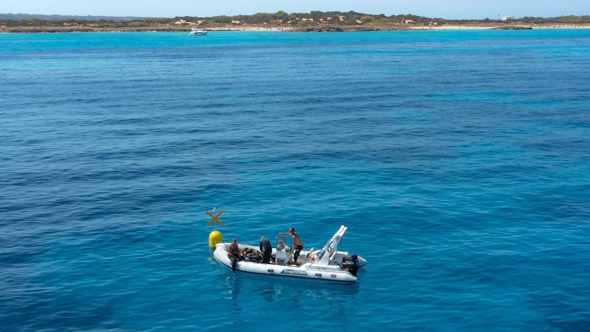 Reparación del cable eléctrico de Formentera roto el pasado 3 de septiembre.