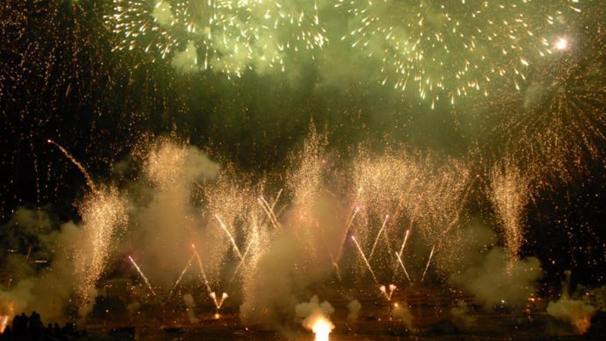 La Cuevita sustituye los fuegos artificiales por un espectáculo multimedia