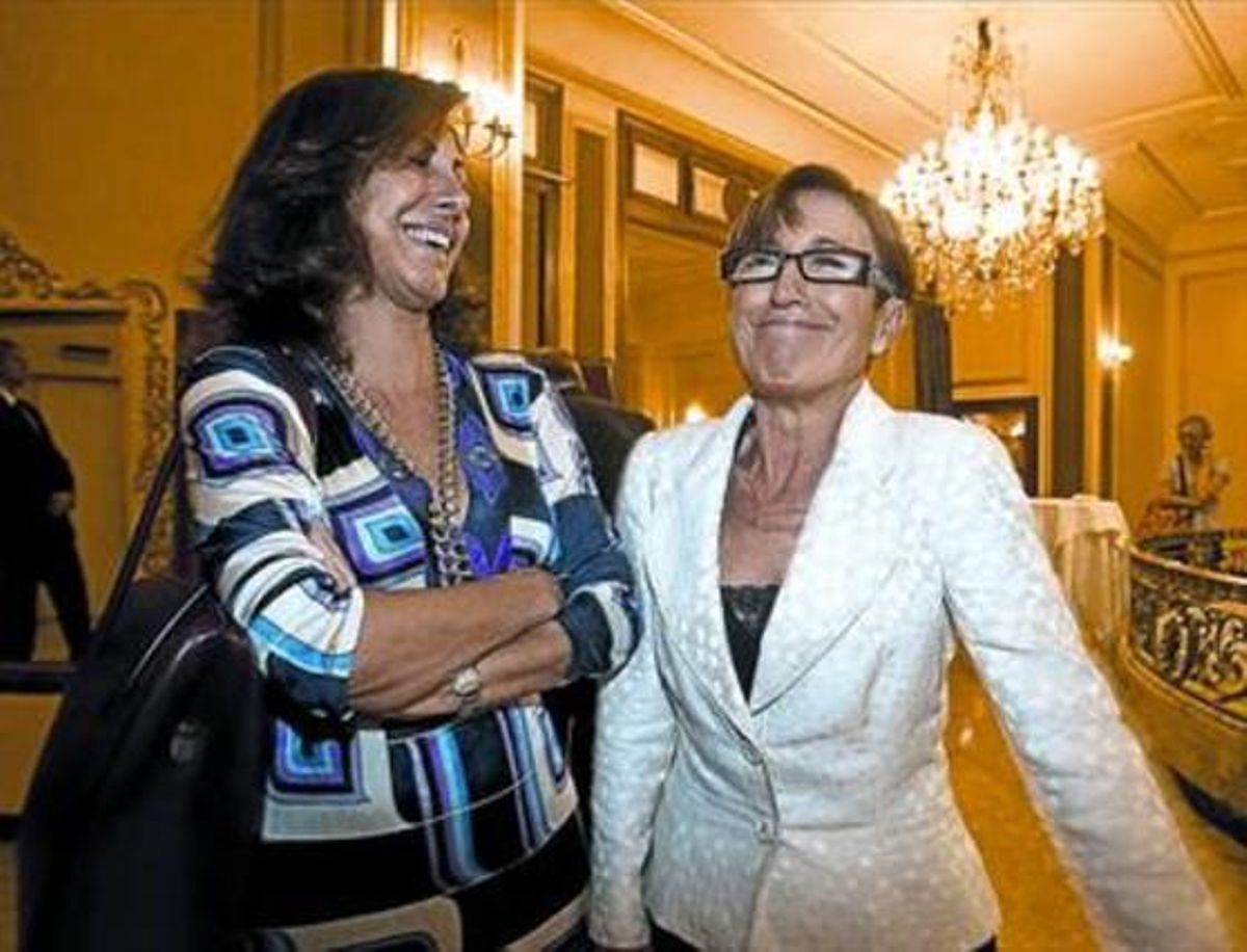 Mar Serna (dreta) amb Rosa Cullell, abans de l’inici del debat a Tribuna Barcelona. Mar Serna (dreta) amb Rosa Cullell, abans de l’inici del debat a Tribuna Barcelona.