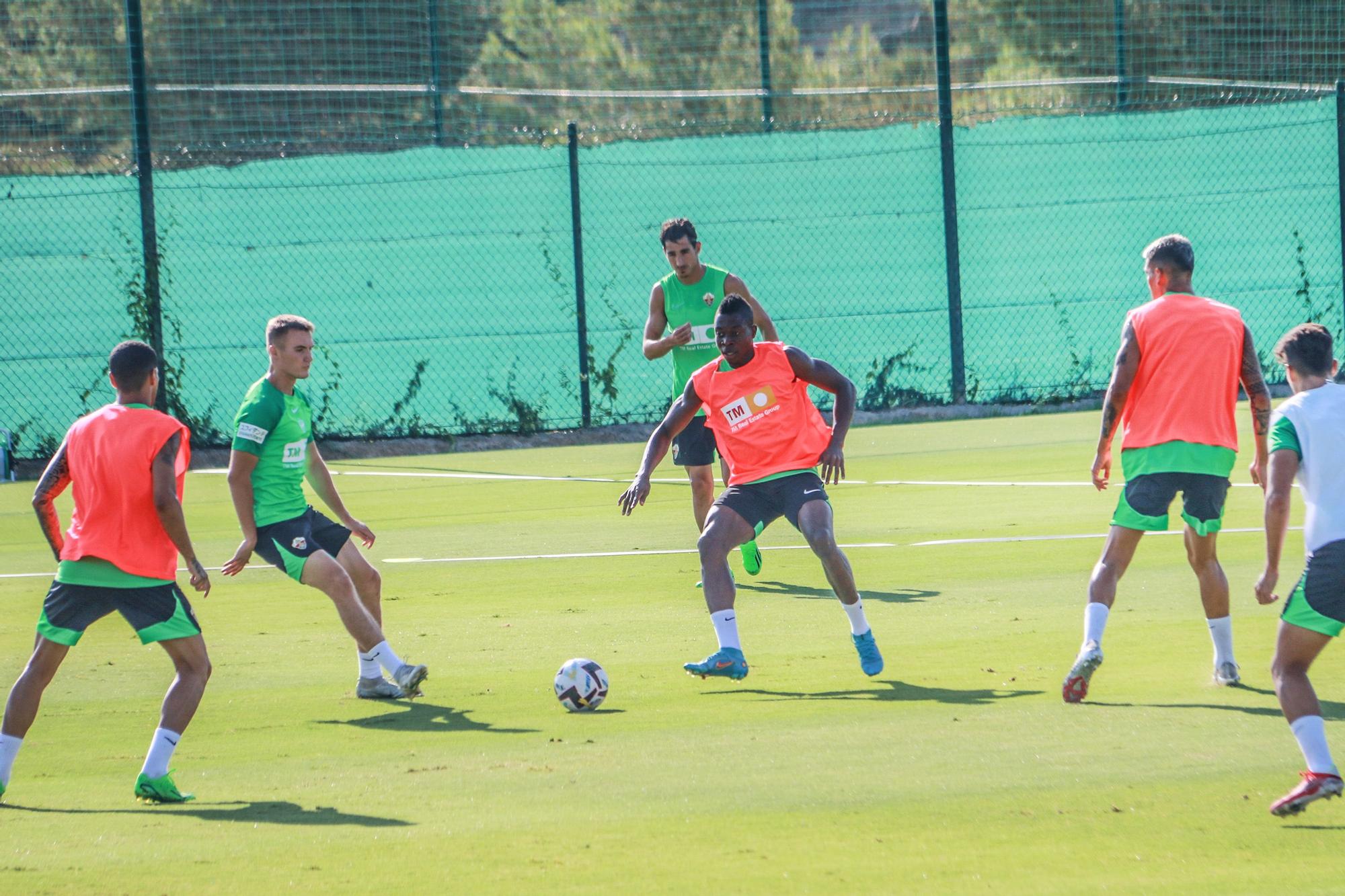 Entrenamiento del Elche CF en La Finca Golf Resort en Algorfa