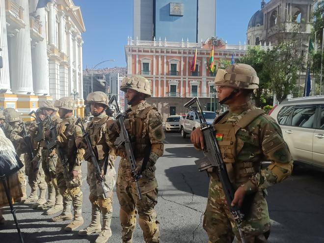 El presidente de Bolivia denuncia movilizaciones irregulares de militares en La Paz