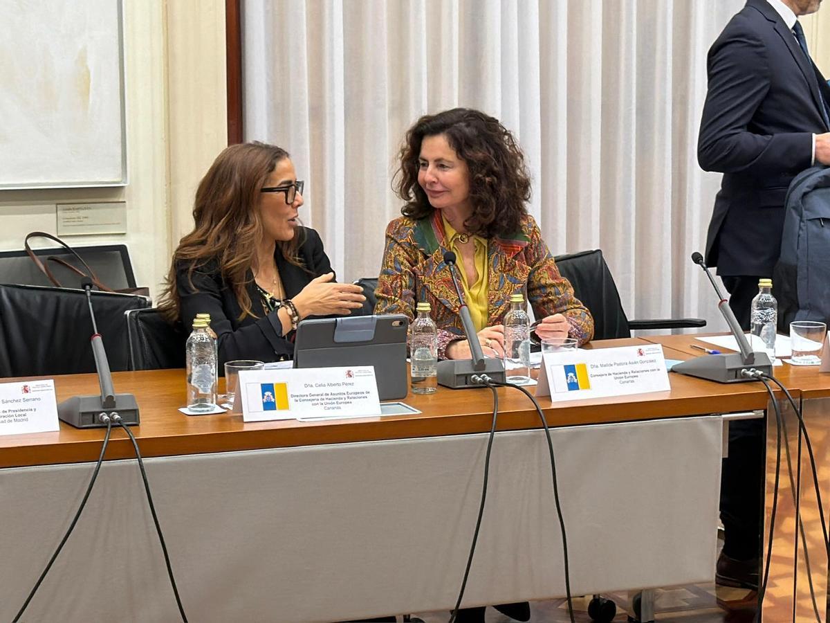 Matilde Asián (a la derecha) en la conferencia autonómica celebrada en Madrid.
