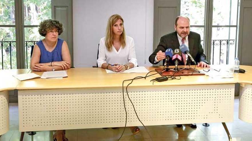 Pilar Barceló, Neus Linares y Antoni Vicens.