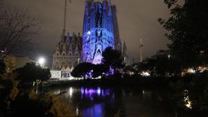 Barcelona 20/10/2019 La Sagrada Família convida tota la ciutadania a viure l’esperit de Nadal a través de la il·luminació de la façana del Naixement Foto Ferran Nadeu