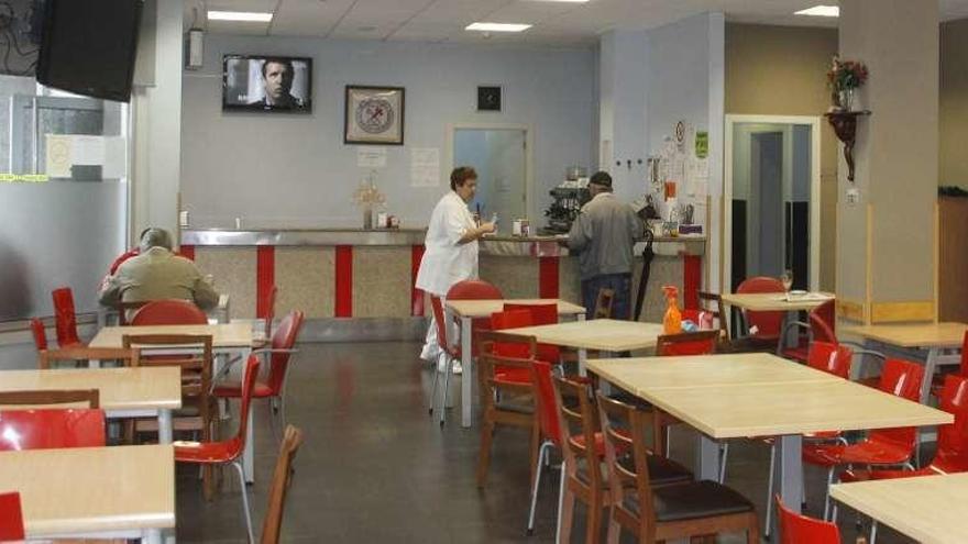 Cafetería del centro social de Cangas. // Santos Álvarez