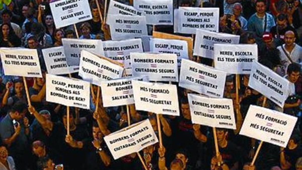 Protestas en la plaza de Sant Jaume.