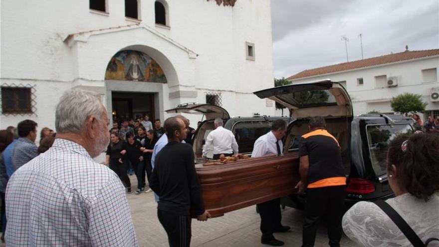 Todo Guadiana acude a despedir a la familia fallecida en un accidente