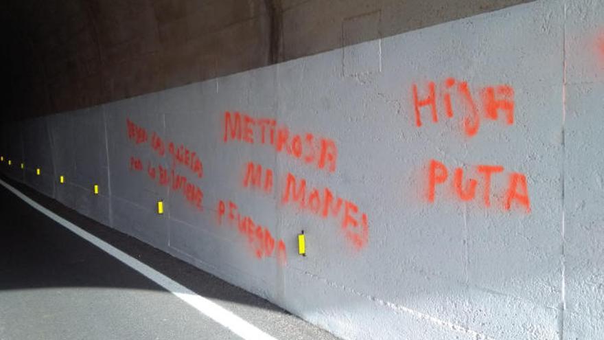 Algunas de las pintadas que han aparecido en Anaga.