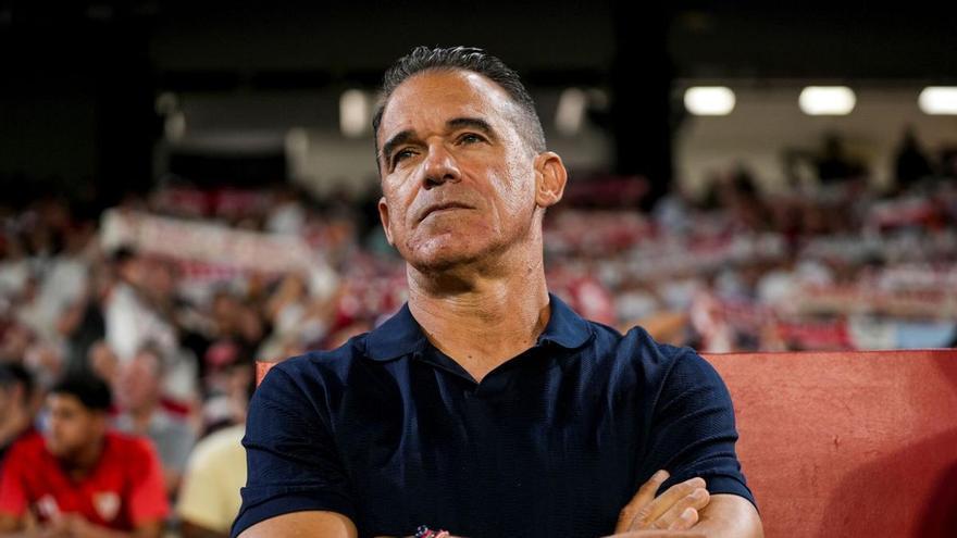 Luis García Plaza se rinde a sus jugadores tras el triunfo del Sevilla al Valencia: "Sólo me puedo quitar el sombrero por la actitud y las ganas de ganar el partido"