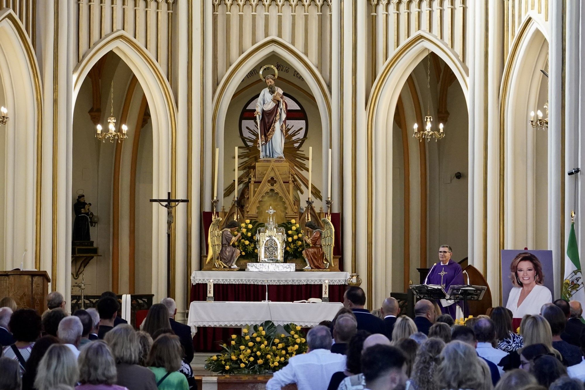 Multitudinario último adiós a María Teresa Campos en Málaga