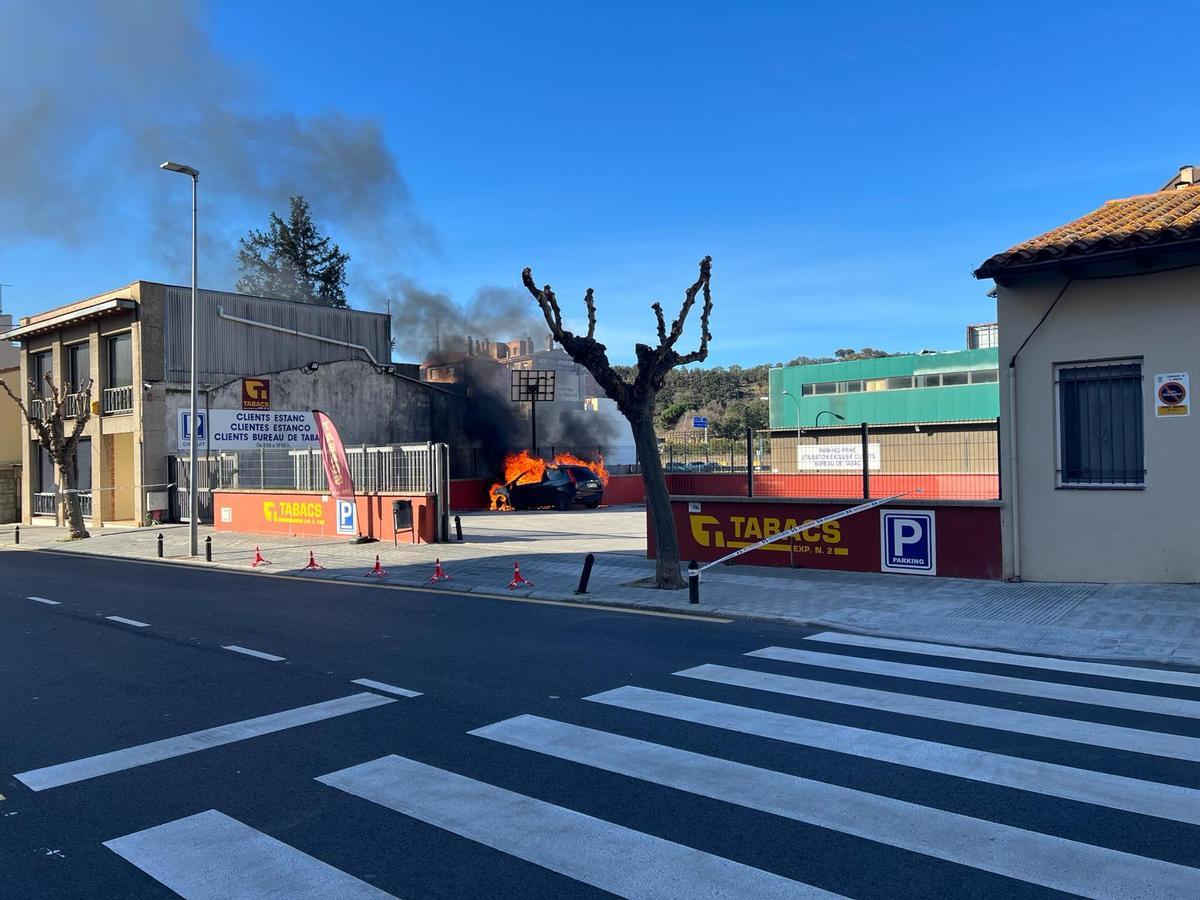 El vehicle cremant a la Jonquera