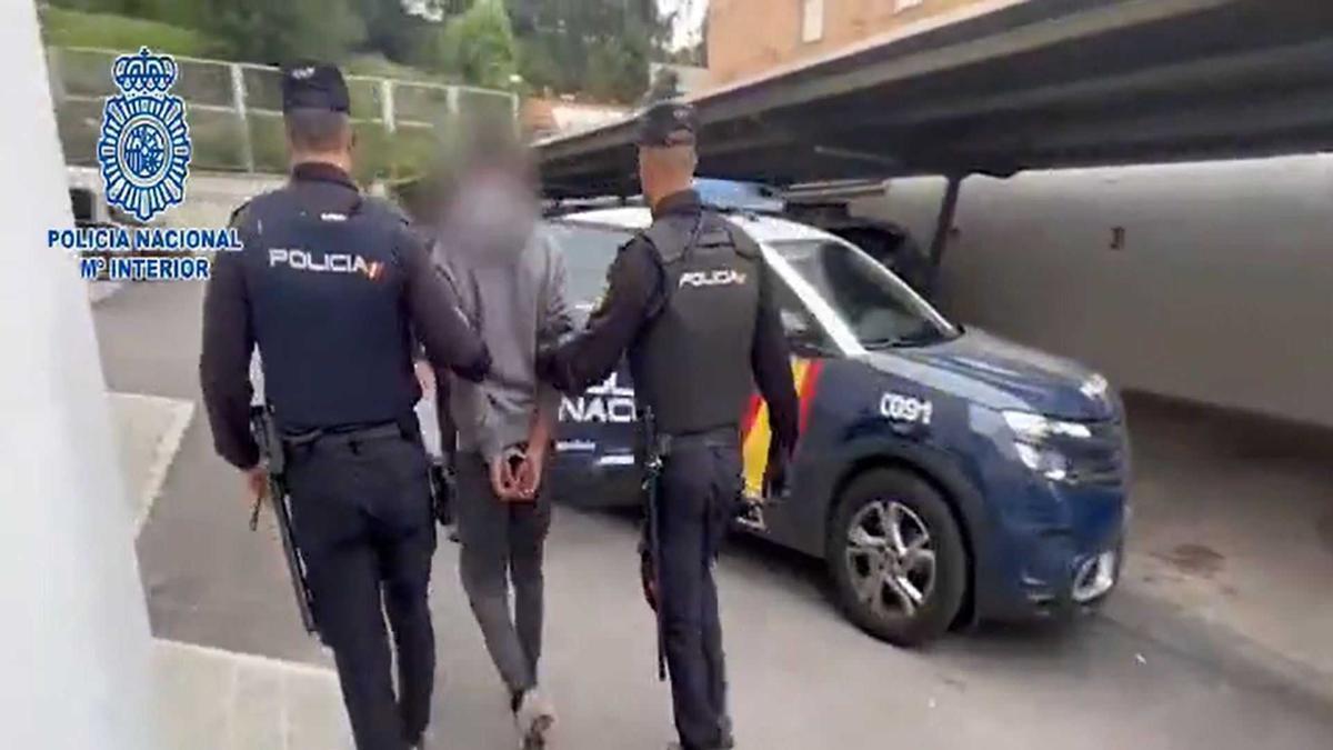 Moment de la detenció del presumpte lladre de la casa de Benzema