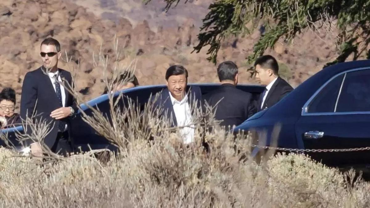 El presidente Xi Jinping durante su visita al Parque Nacional de El Teide, en noviembre de 2016