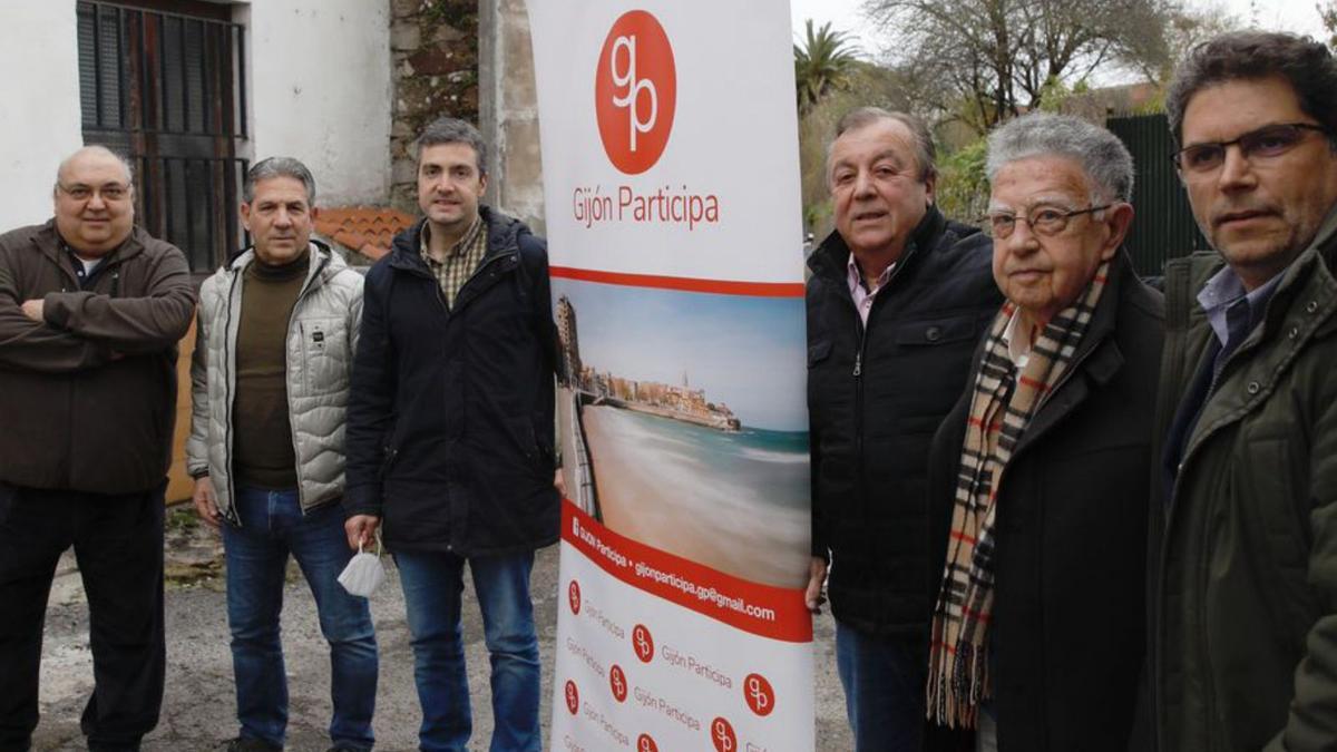 Por la izquierda, Alberto Estrada, Juan García, Juan Ansedes, Juan Carnicero, Janel Cuesta y José Antonio Migoya, de Gijón Participa.