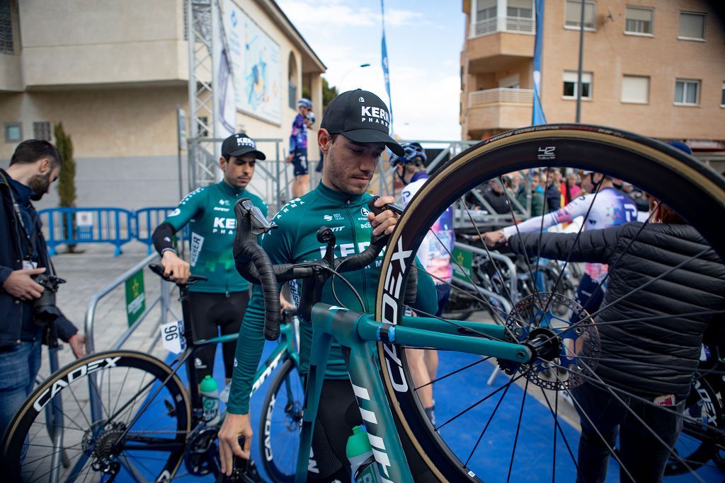 Salida de la Vuelta Ciclista a la Región de Murcia en San Javier