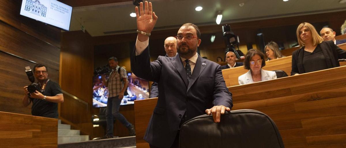 Adrián Barbón, en el pleno de constitución de la Junta General del Principado.