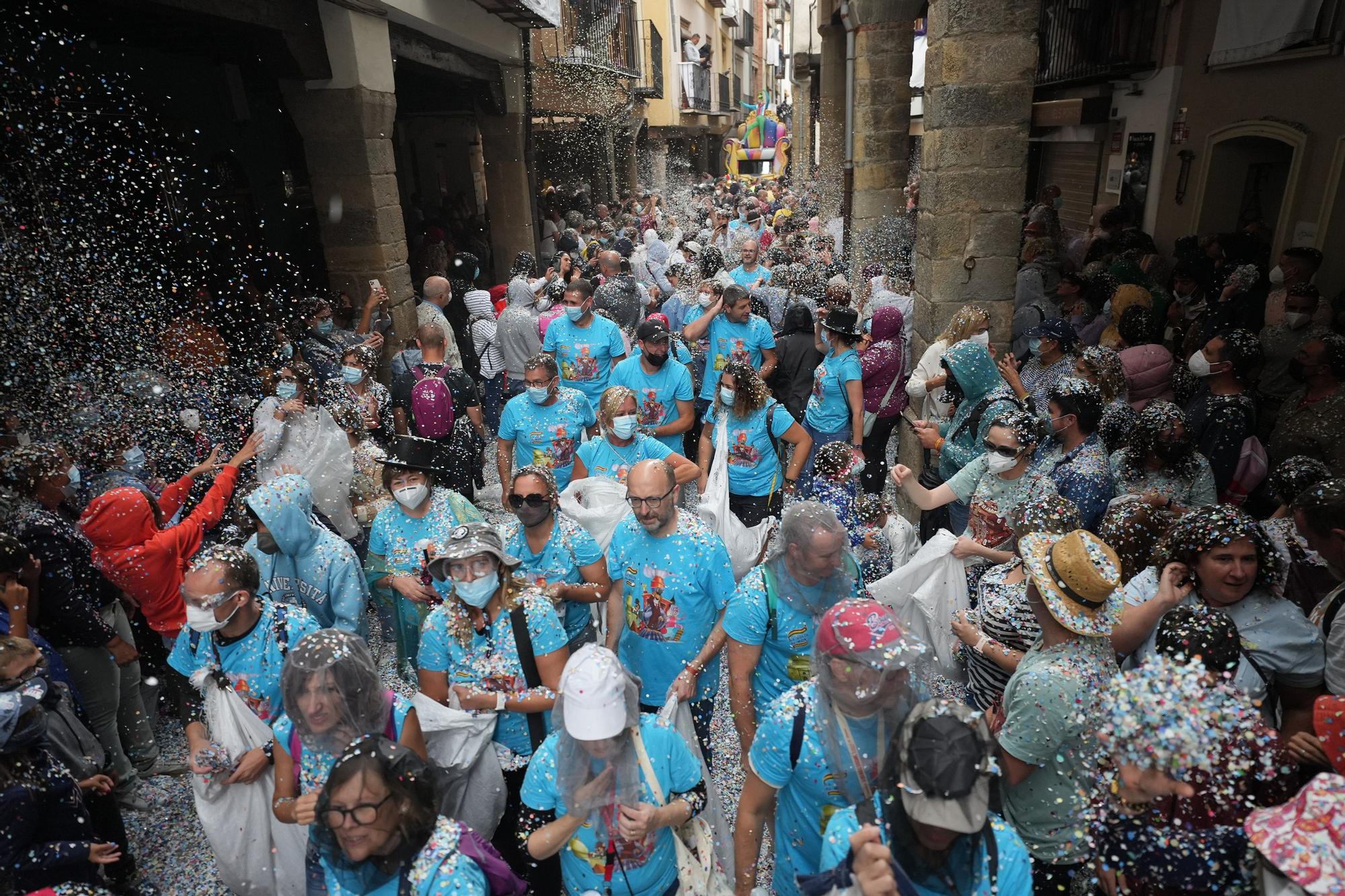 Búscate en el desfile de carrozas y disfraces de l'Anunci de Morella