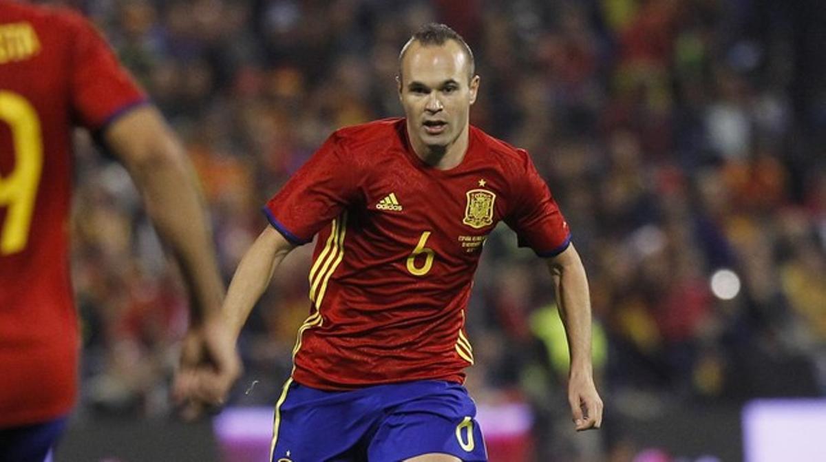Andrés Iniesta, en l’últim partit de la selecció espanyola, a Alacant.