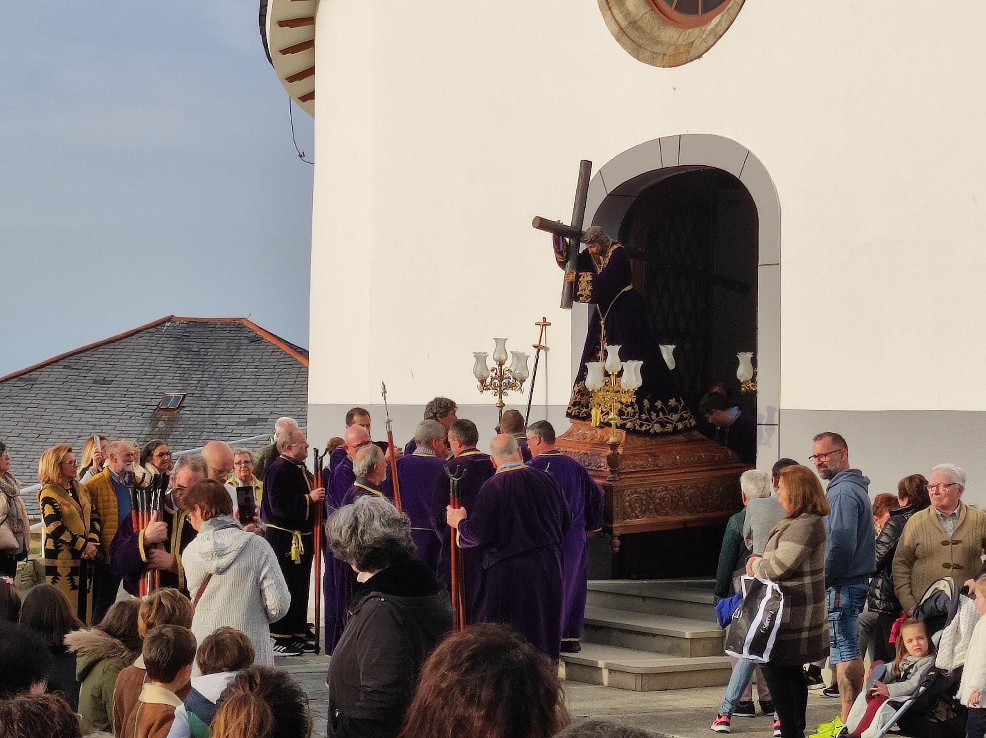 Así fue la procesión de bajada que abre la Semana Santa de Luarca